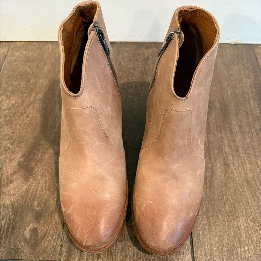 Frye‎ Nora Short Zipper Boot Almond Toe Tan Block Heel Womens Size 8.5B